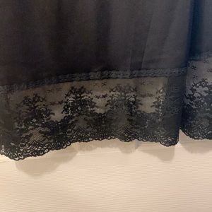 VINTAGE VANITY FAIR 1/2 SLIP BLACK WITH GORGEOUS LACE HEM/W 8” SLIT SZ LG NYLON
